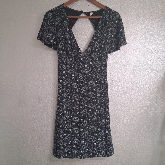 BP Paisley Print Mini Dress With An Open  Back    Size M - Picture 3 of 15